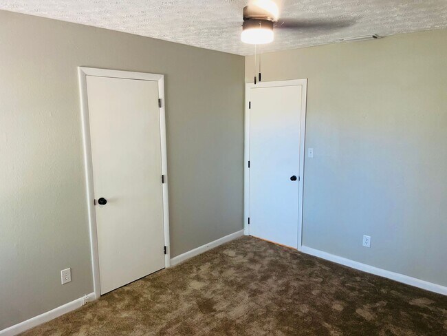 Building Photo - Duplex near Lake Jackson