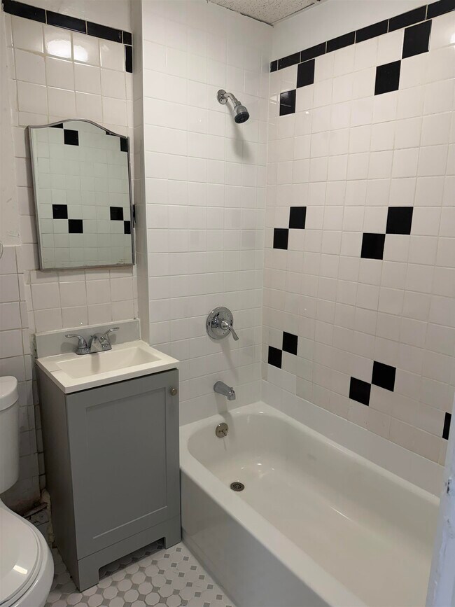 Building Photo - 434 Central Ave