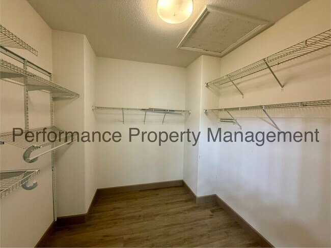 Building Photo - 6107 Shasta Daisy Way