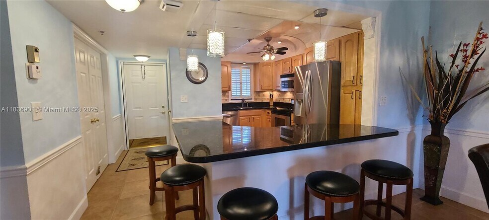 Primary Photo - 3300 W Rolling Hills Cir