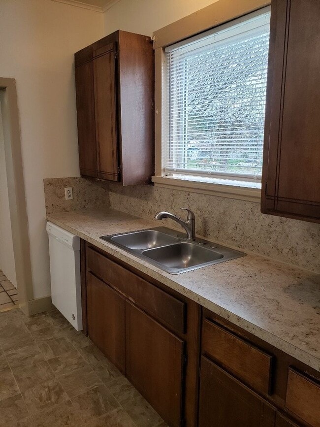 Building Photo - STATUS:-PENDING APPLICATION-| R117G | $1695