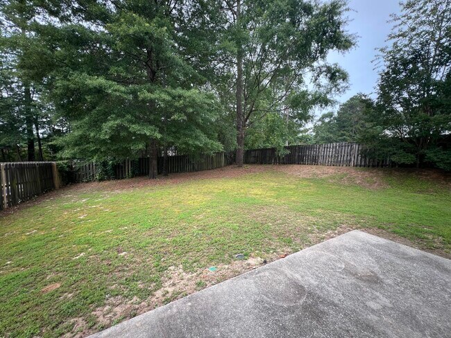 Building Photo - 1102 Highmoor Ln