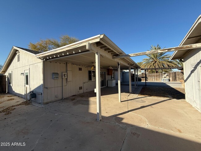 Building Photo - 8740 W Sahuaro Dr