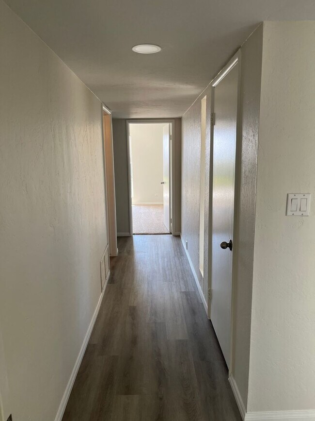 Building Photo - 4 Bed 3 Bath in Del Cerro
