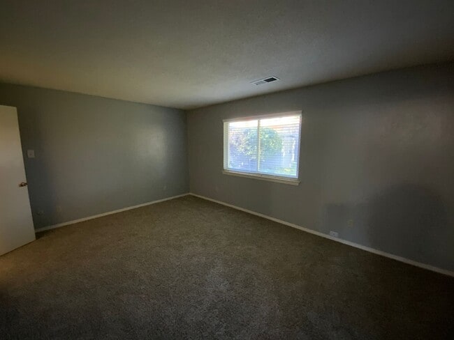 Building Photo - 3 Bedroom Single Story Home Available Near Louisiana Blvd NE & Candelaria Rd NE!