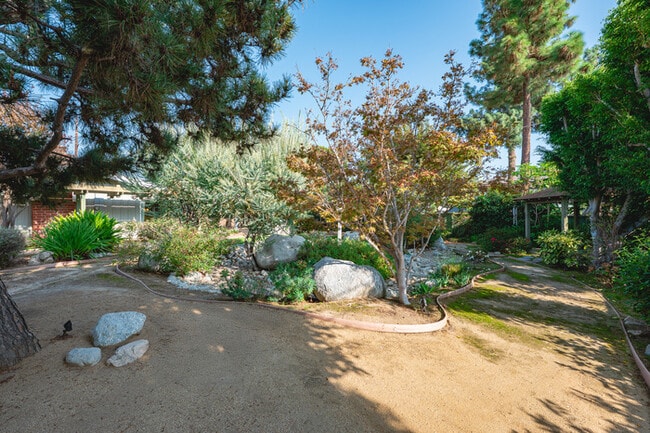 Building Photo - 1342 Skyline Dr