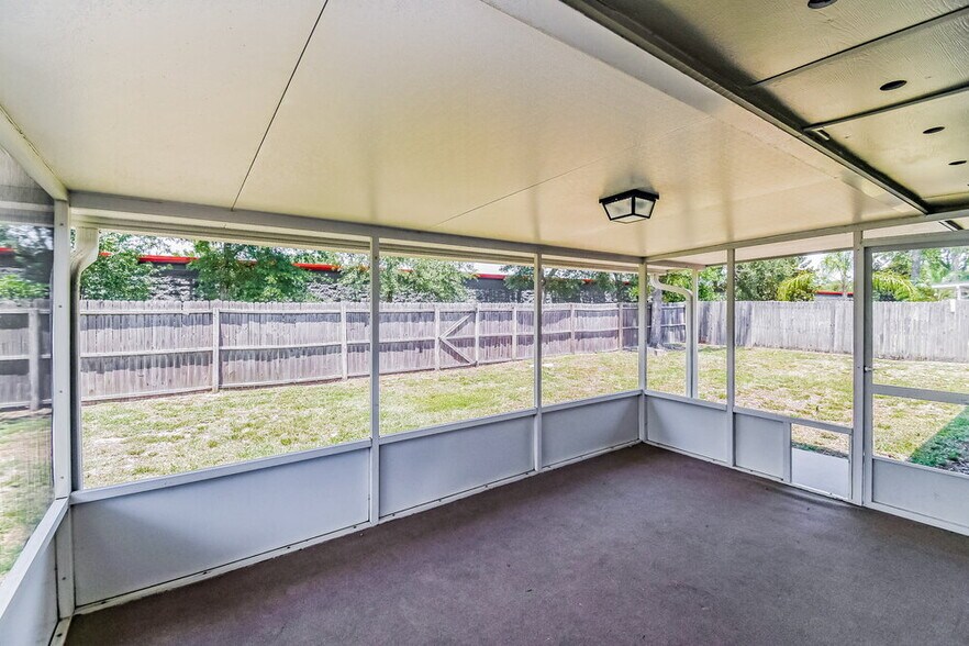 Building Photo - 8647 Charlesgate Cir N