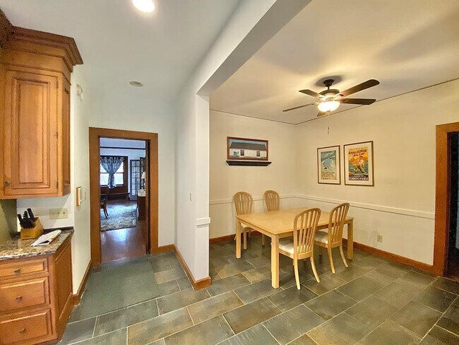 Building Photo - 3085 Fairmount Blvd