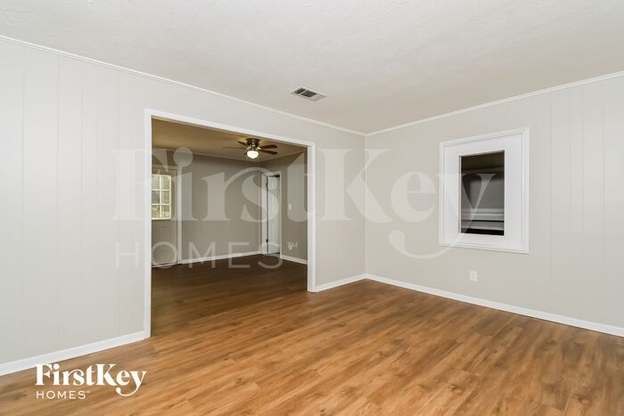 Building Photo - 4597 Douglas Dr