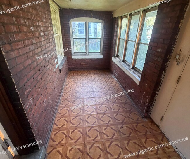Building Photo - FOR SALE - 3 bedrooms • 1 bathroom
