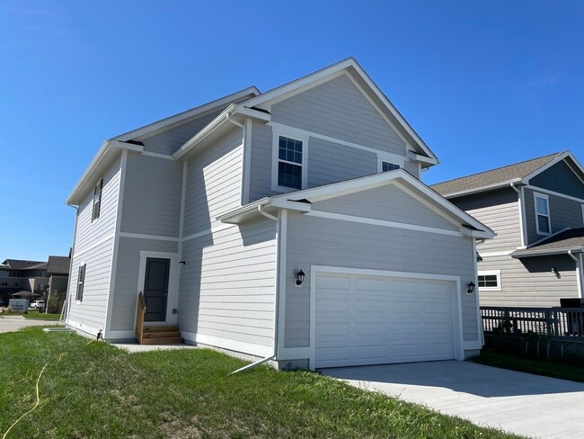 Building Photo - 2302 SW Plaza Pkwy