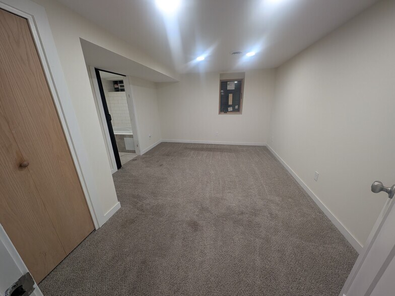 Room #4 - Downstairs W/Bathroom - 9936 11th Ave S