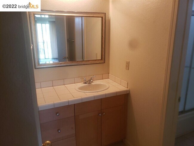 Building Photo - SHARP DISCOVERY BAY MARINA CONDO!