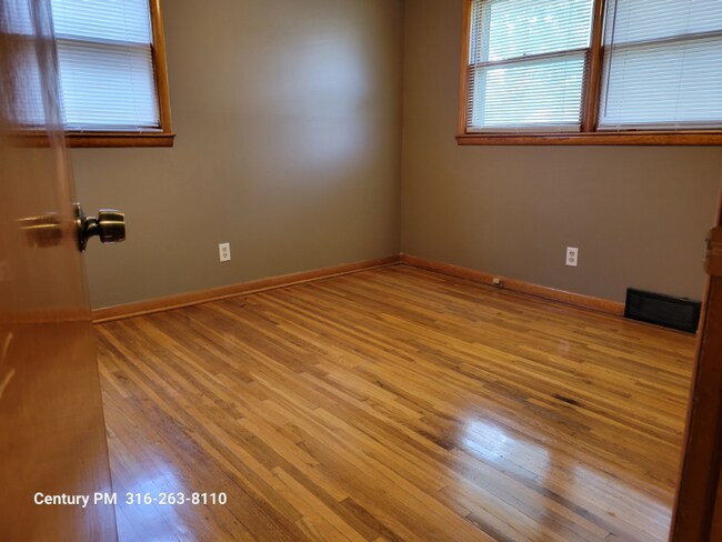 Building Photo - 3114 S Elizabeth Ave