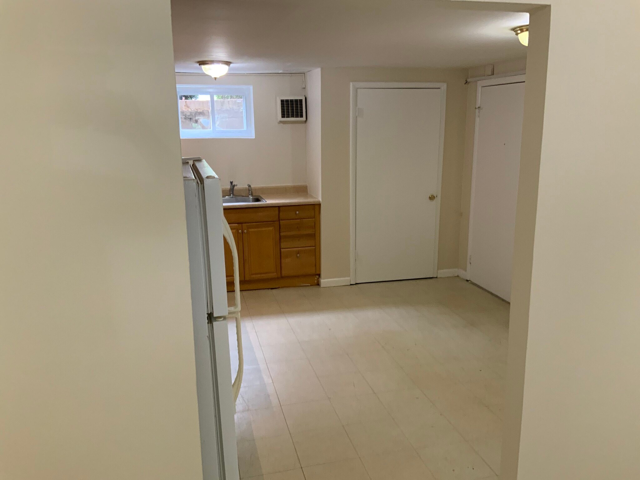 Building Photo - 300 Ketchamtown Rd