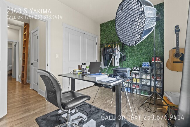 Building Photo - 2103 S Yakima-