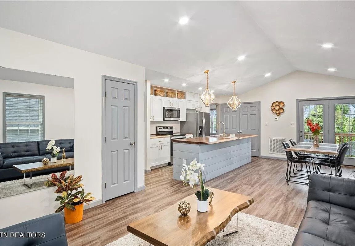 Building Photo - 1928 Vermont Ave