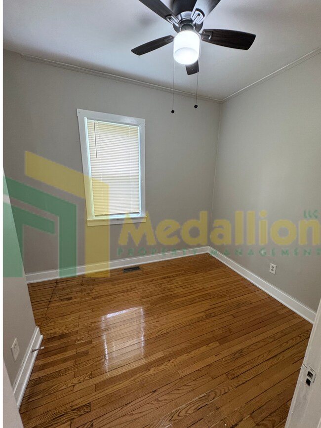 Building Photo - Charming Recently Updated Home 4-5 beds wi...