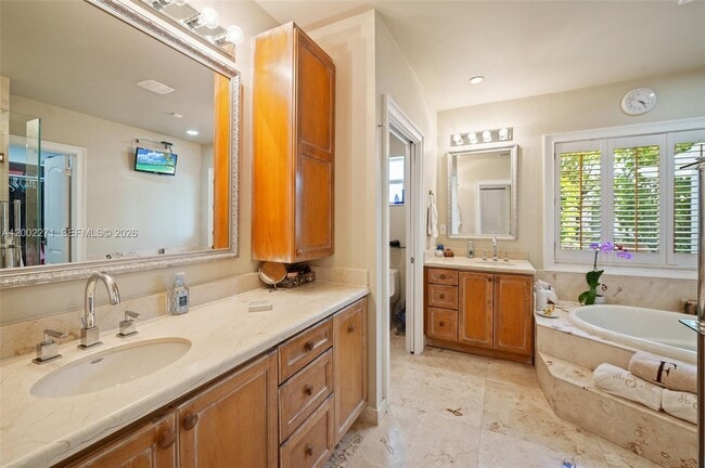 Building Photo - 10740 SW 74th Ct