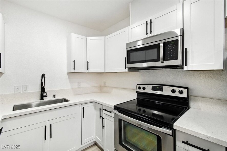 Kitchen - 366 N 13th St
