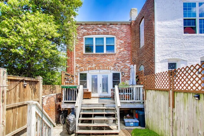 Building Photo - Charming 2bd/2.5ba LeDroit Park Home Available