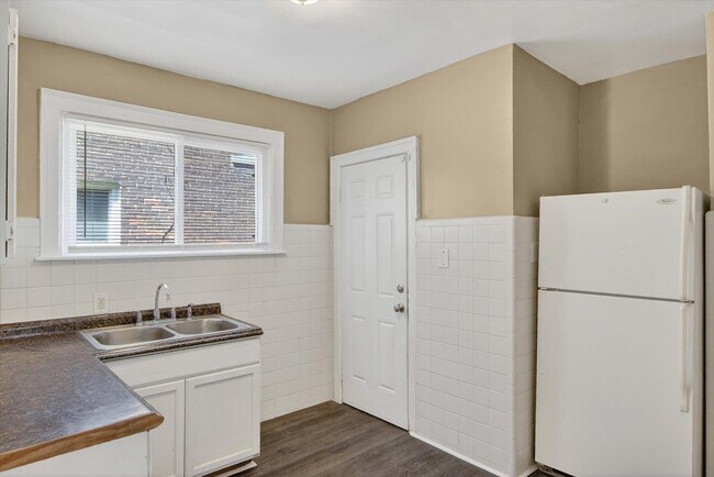 Building Photo - 3825 Waverly St