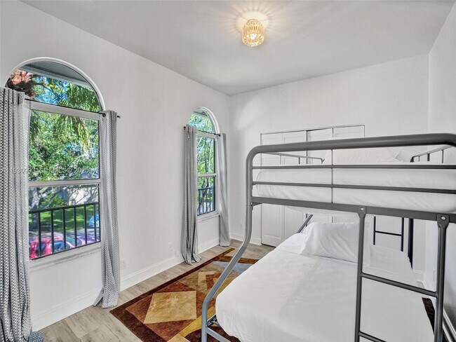 Building Photo - 4310 NW 63rd Ave