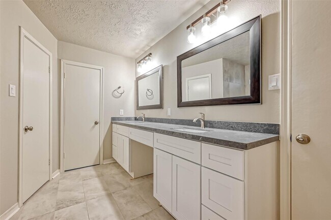 Building Photo - 3615 Highfalls Dr