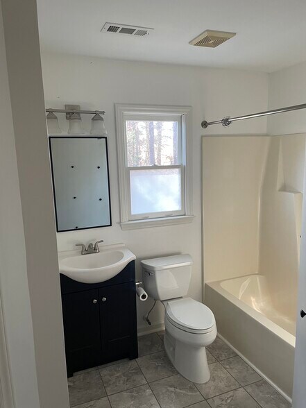 Building Photo - 705 Cash St