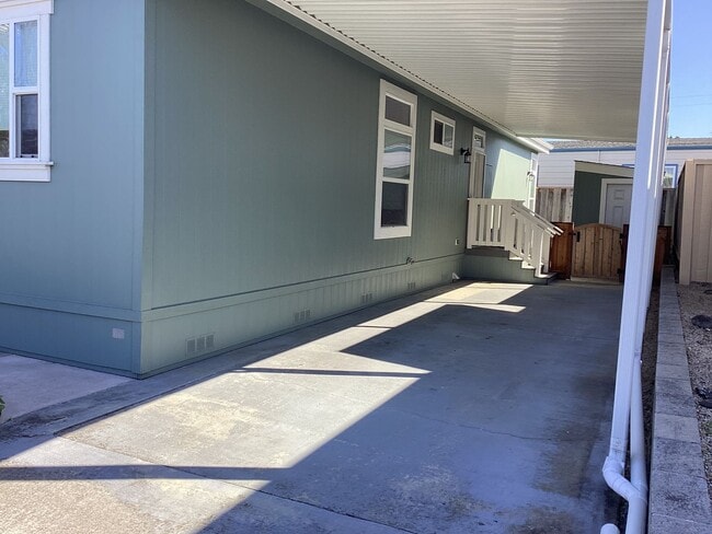 Building Photo - Live Oak