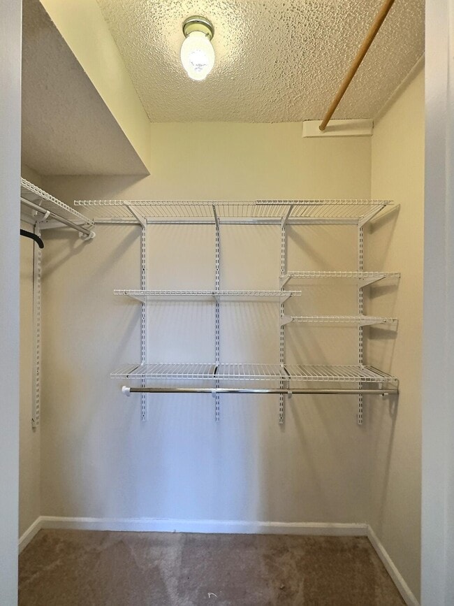 Building Photo - 400 S Hollybrook Dr