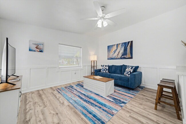 Building Photo - 711 E Gulf Blvd