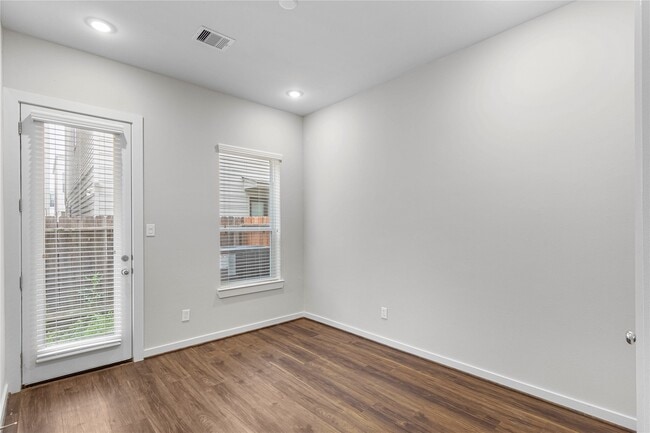 Building Photo - 602 Thornton Oaks Ln