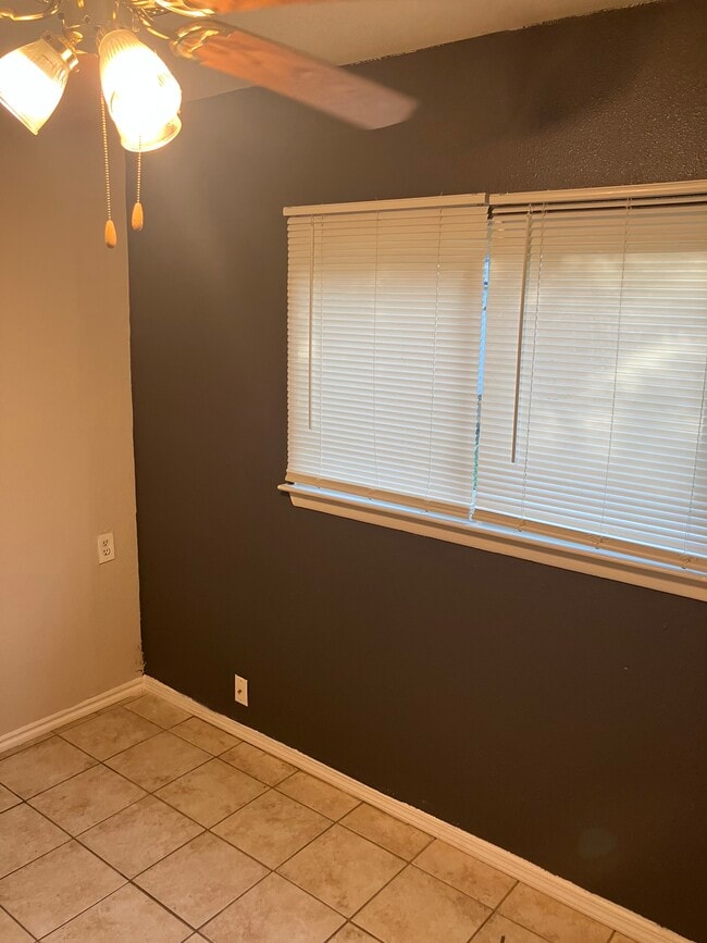 Building Photo - 6207 Valley King