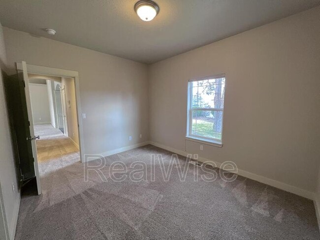 Building Photo - 835 Nutcracker Dr