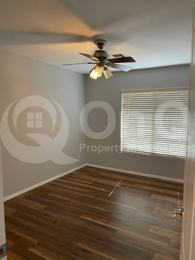 Building Photo - 6521 S Emerald Dr