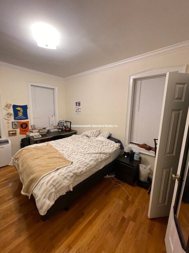 Building Photo - 4 Park Vale Ave