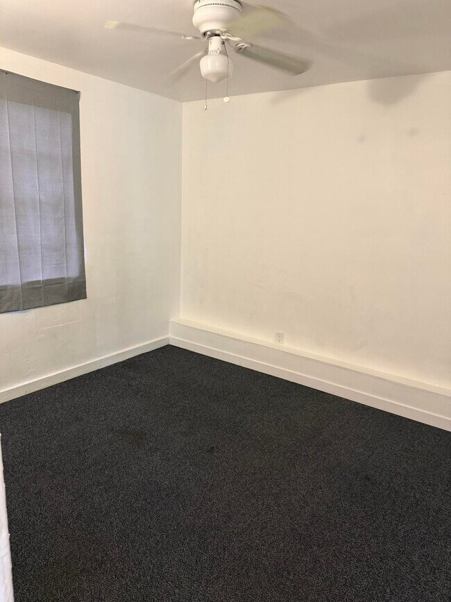 Building Photo - 245 SW 14th Ave