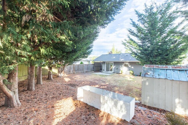 Building Photo - 8024 Florida Dr