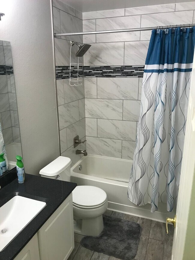 Building Photo - Available October 2025! 3 Bedroom 2 Bath SFH