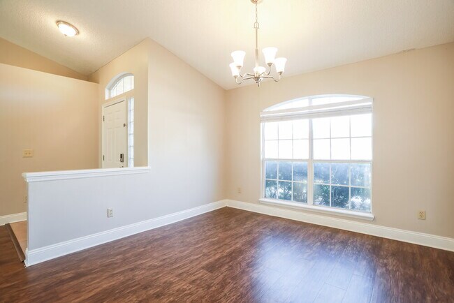 Building Photo - 8244 International Village Dr