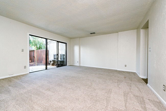 Building Photo - 14 Oakwood Park