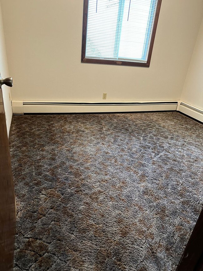 Building Photo - One Bedroom