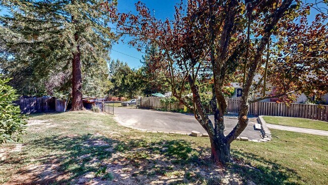 Building Photo - 7470 Mirabel Rd
