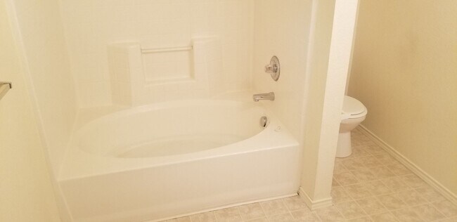 Building Photo - 2305 Upland Bend Dr