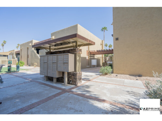 Building Photo - $500 OFF FIRST MONTH'S RENT MOVE IN SPECIA...