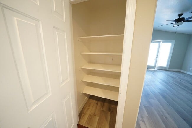 Building Photo - SHOWINGS AVAILABLE NOW