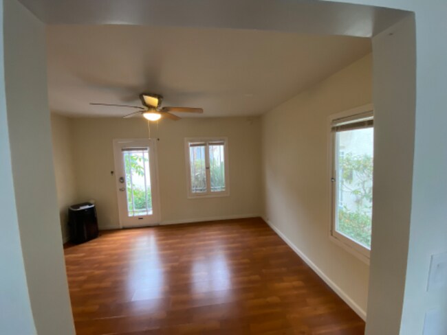 Building Photo - 628-628 N Plymouth Blvd