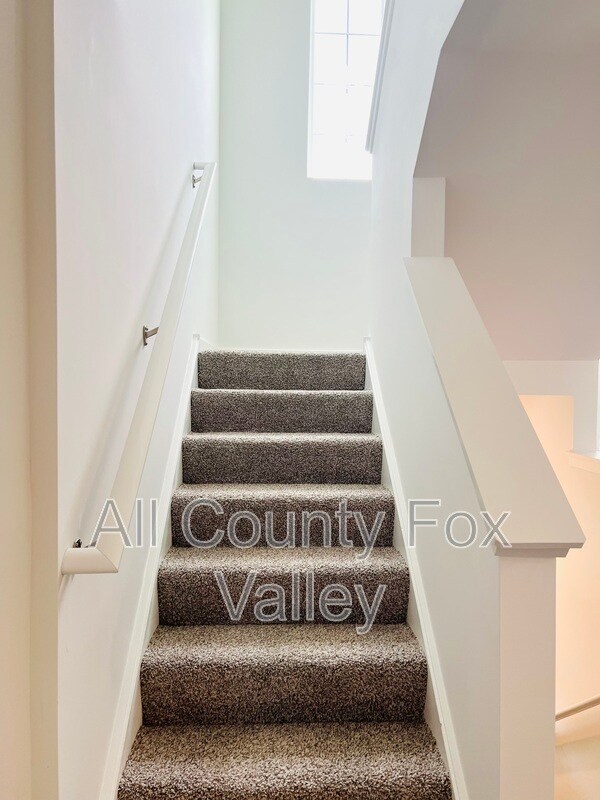 Building Photo - 879 Briar Gln Ct