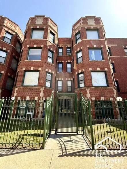 Building Photo - 6911 S Paxton Ave